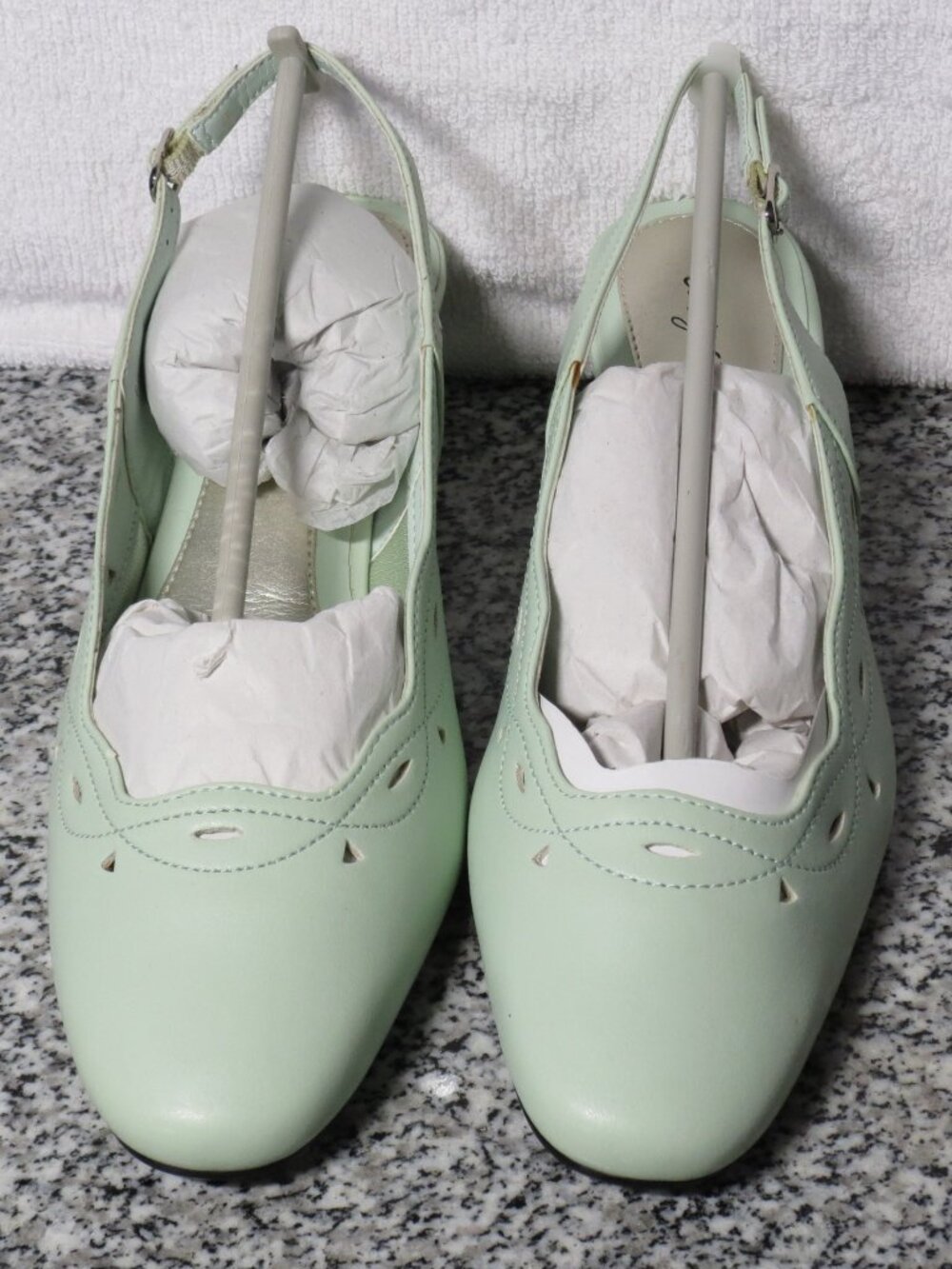 NEW in Box Easy Street Super Flex Women’s Size 8W Slingback Closed Toe Pumps